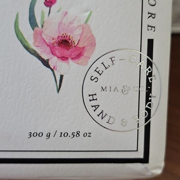 2 Mia & Co Coconut + Hibiscus Scented Luxury Soap Bars 10.58 oz - Picture 2 of 4